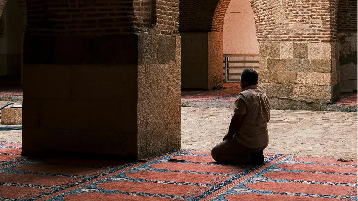 Sholat Dhuha: Amalan Ringan yang Melapangkan Rezeki. Ini Niat, Tata Cara, dan Keutamaannya!