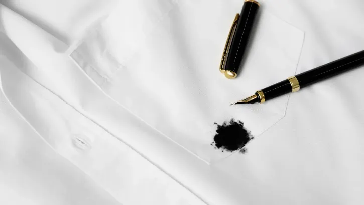 Jangan Cuci Dulu! Ini Cara Benar Menghilangkan Noda Tinta di Pakaian